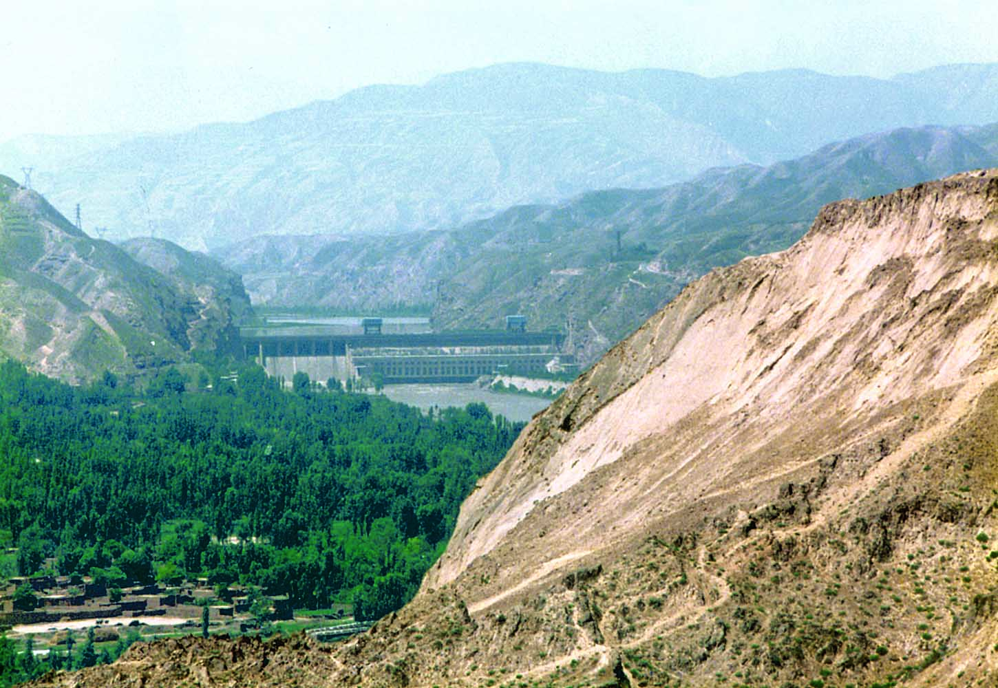 甘肃永靖县黄茨大滑坡预报成功,达世界先进水平.jpg 甘肃永靖县黄茨大滑坡预报成功,达世界先进水平.jpg